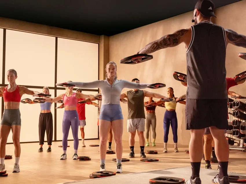 A group of people doing Bodypump