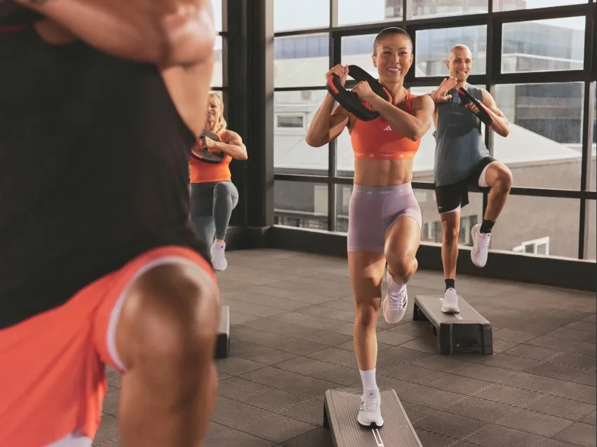 people take part in a group training class with smartstep and smarttech